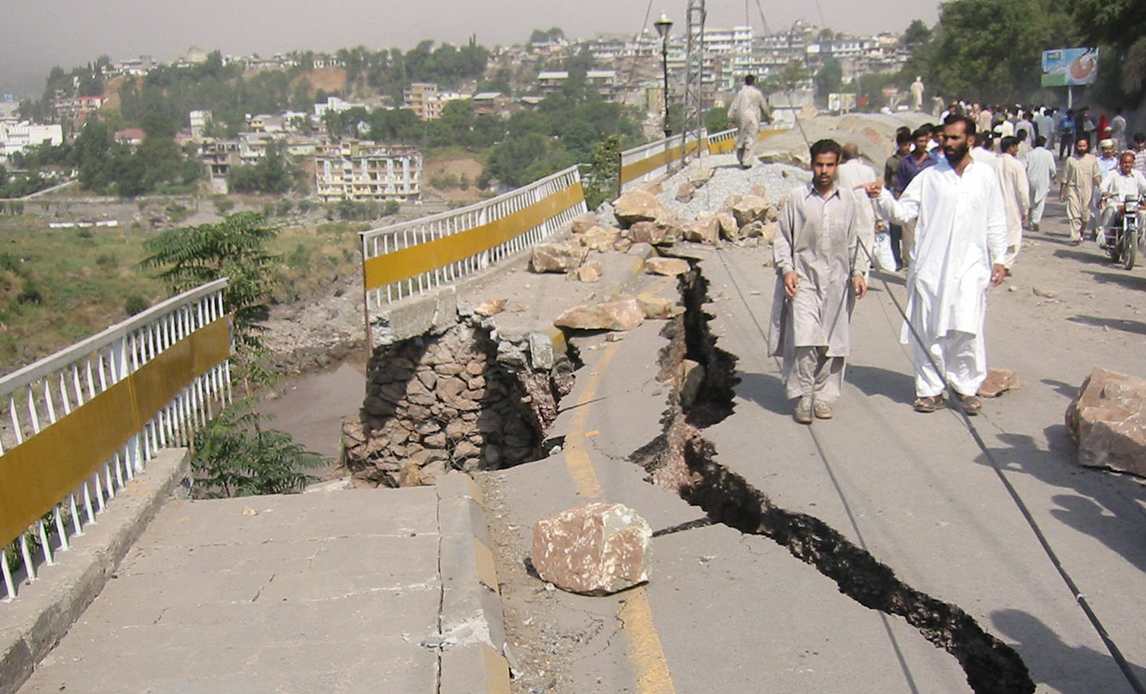 Muzzafarabadvejen i Kashmir efter jordskælvet 8. oktober 2005.
