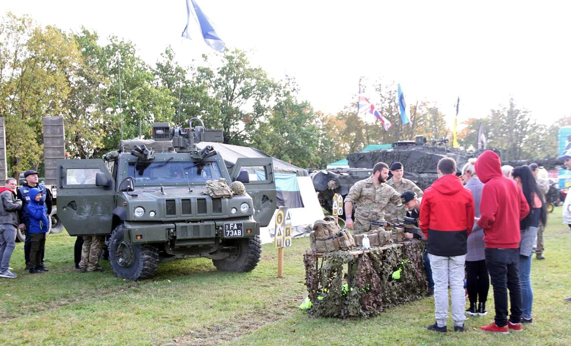 I weekenden lavede danske og britiske soldater en udstilling ved et stort motorshow i byen Tartu i den sydøstlige del af Estland.
