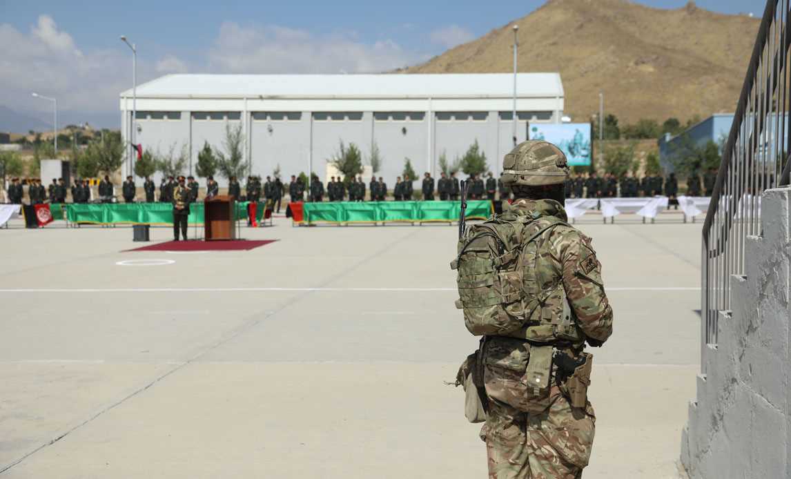 I syv år har Danmark været med til at uddanne officerskadetter på officersskolen i Kabul. Nu er kadet nummer 5.000 uddannet, og afghanerne er klar til at overtage ansvaret.