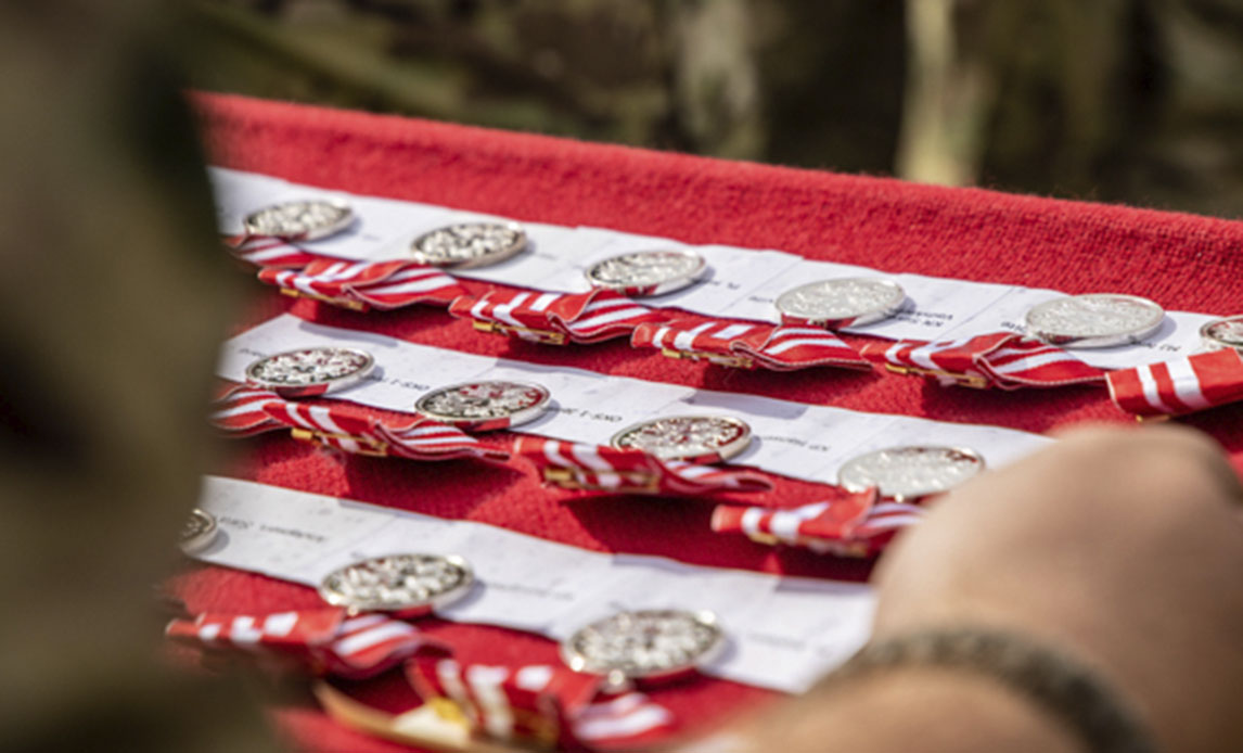 Medaljer til soldater, der har været udsendt til Irak som del af Operation Inherent Resolve.