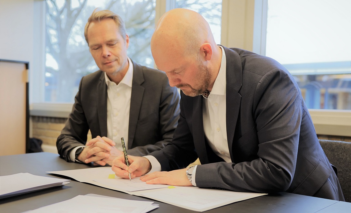 Underskrift af OPP-aftale.