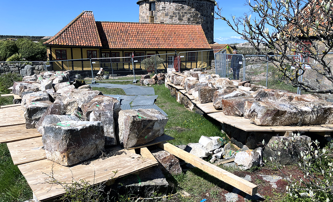 Foto: Granitblokke fra den gamle belægning bliver nummereret, så de kan placeres samme sted som oprindeligt.