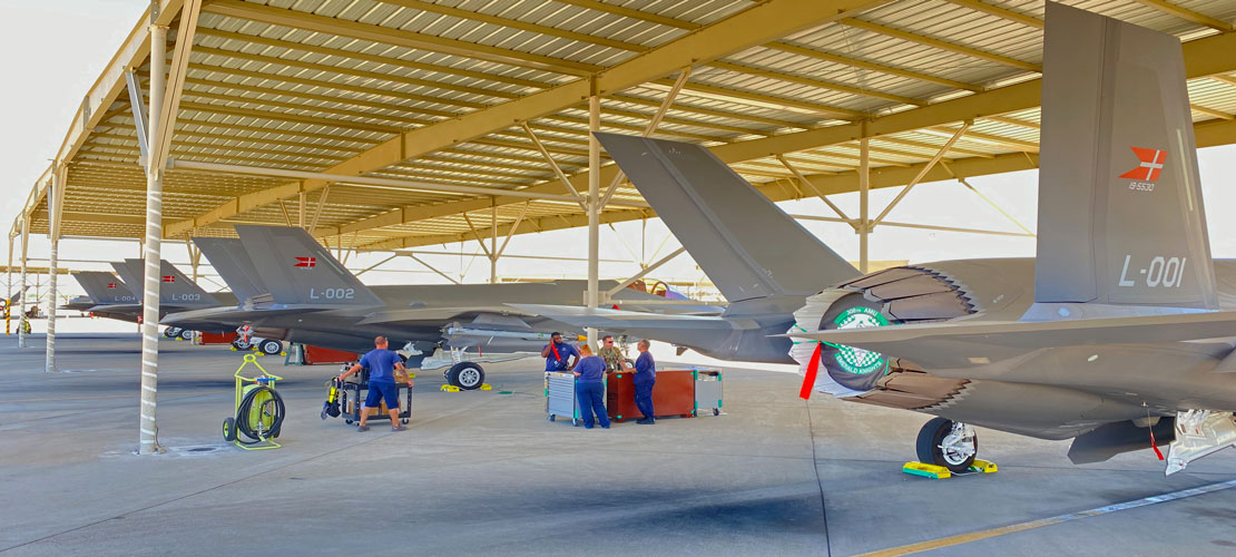 Fire danske F-35 fly på Luke Air Force Base.