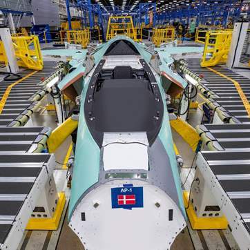 F-35 produceres på Lockheed Martins fabrik.