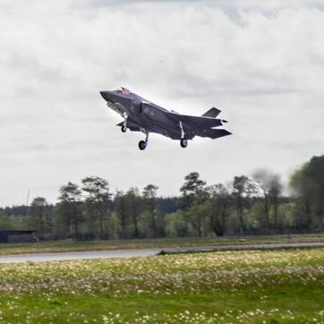 Norsk F-35 letter fra Flyvestation Skrydstrup.