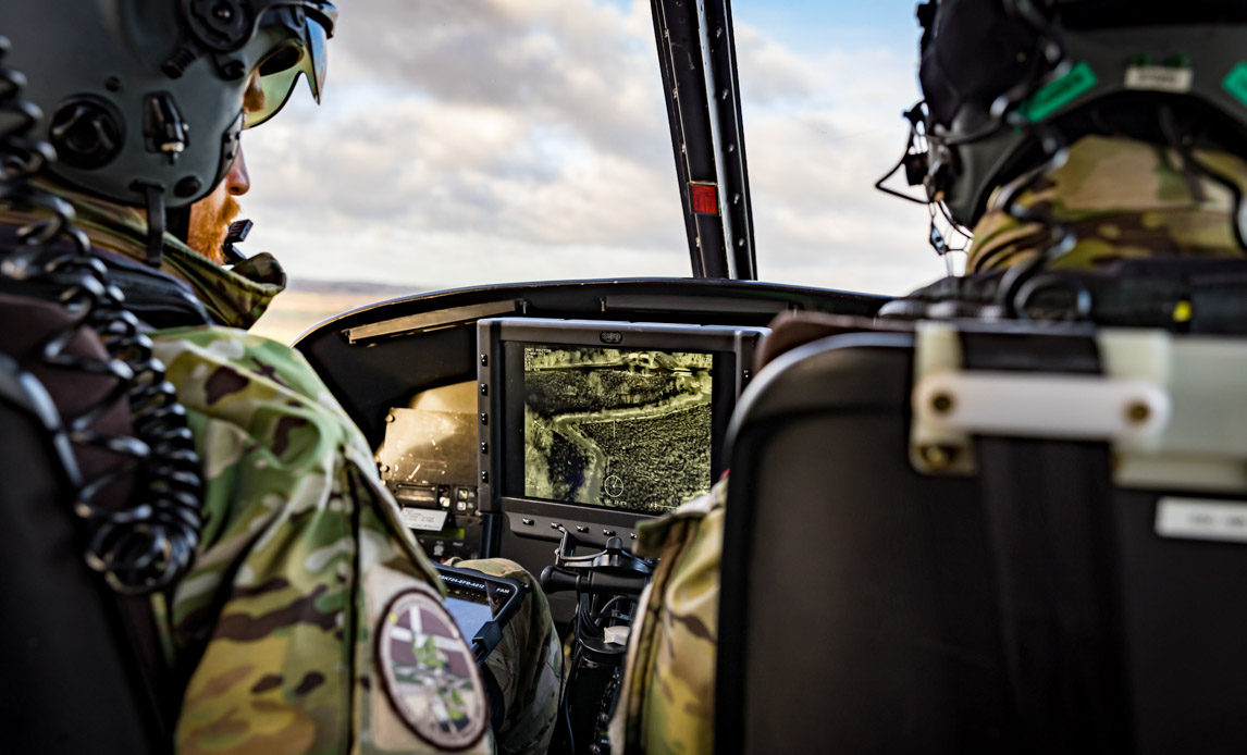 Observatør i Fennec-helikopter