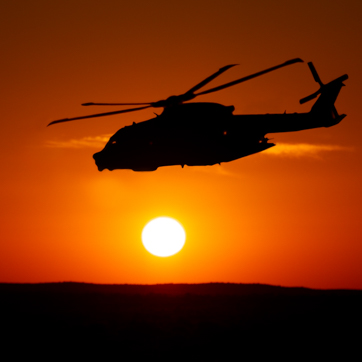 helikopter i solnedgang