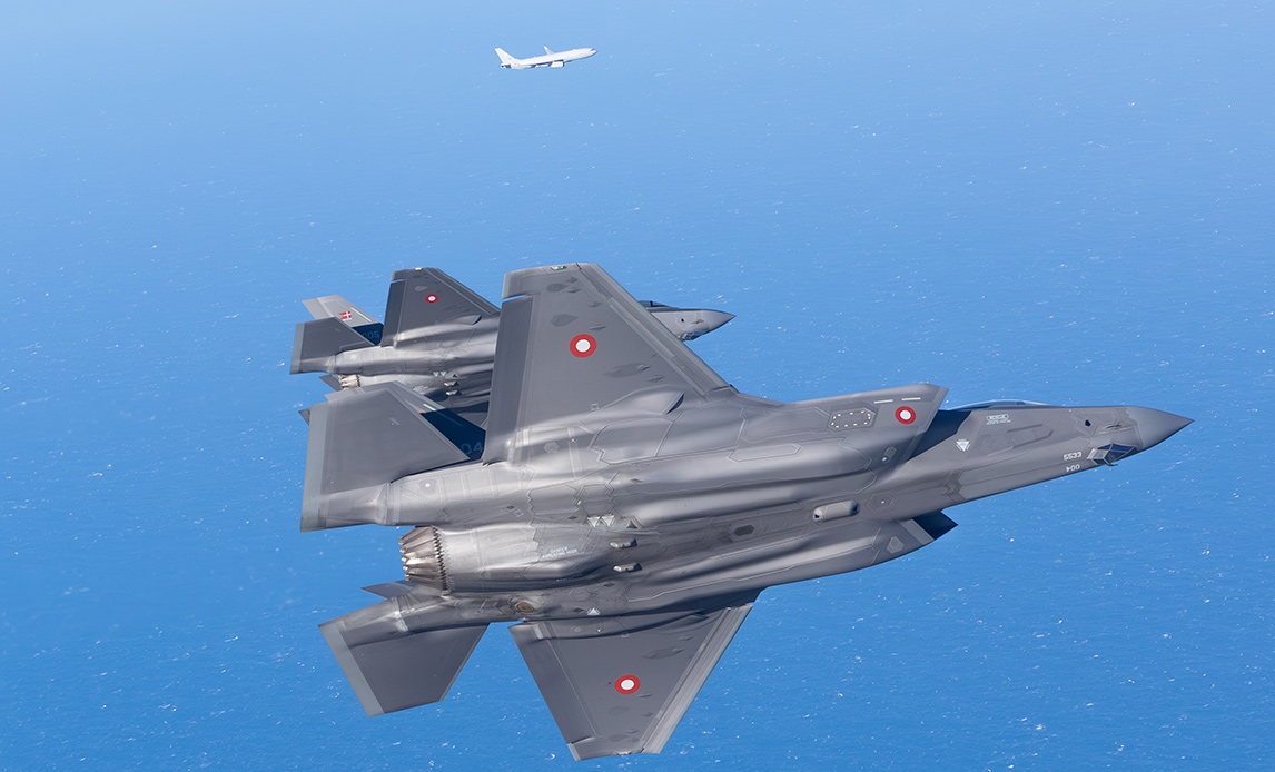 Danske F-35 og en MRTT tanker fra den multionationale enhed MMU træner over Island