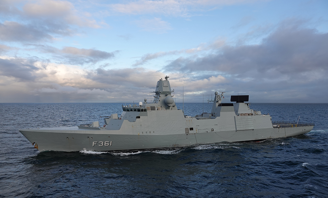 Den danske fregat Iver Huitfeldt på vej til øvelsen Formidable Shield. Foto: Forsvaret