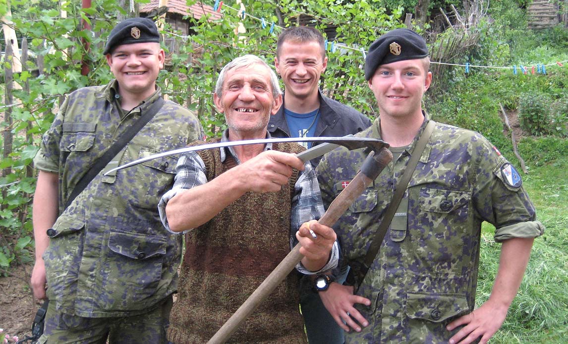 Foto fra Kosovo 2006 med danske KFOR-soldater.