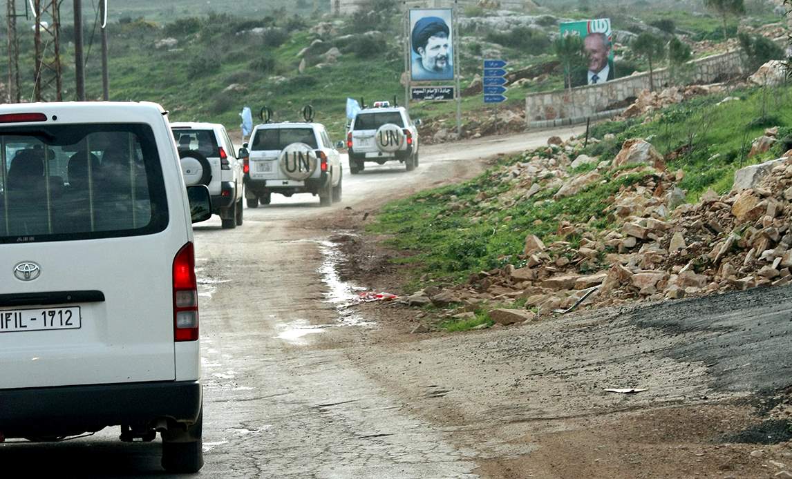 Kolonne af biler ved UNIFIL