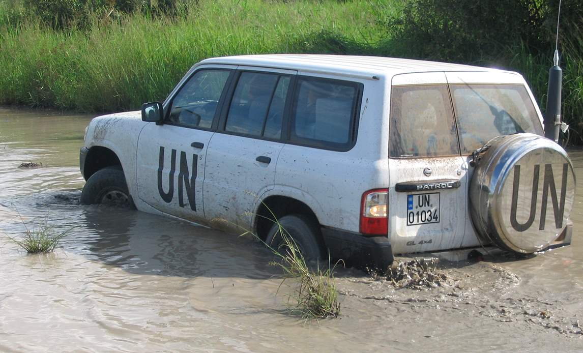 FN-køretøj på nogle af Sudans Ufremkommelige veje.