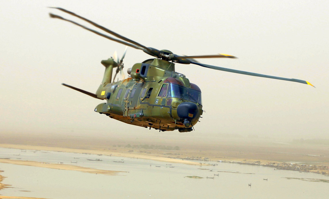 Begge helikoptere på mission til støtte for franskmændene. Niger-floden i baggrunden.