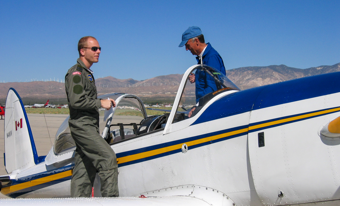 En del af jobbet som testpilot er at flyve mange forskellige flytyper og dermed opnå erfaring med en lang række forskellige afprøvninger og scenarier. Her ses MON foran en ’chipmunk’.