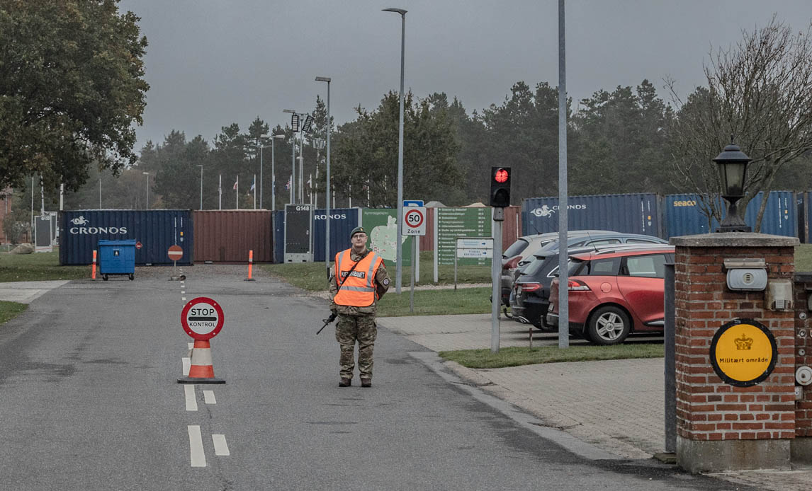 Soldater fra Hjemmeværnet bevogter Nymindegablejren under øvelse Joint Protector. Foto: Rasmus Franck/Forsvaret.