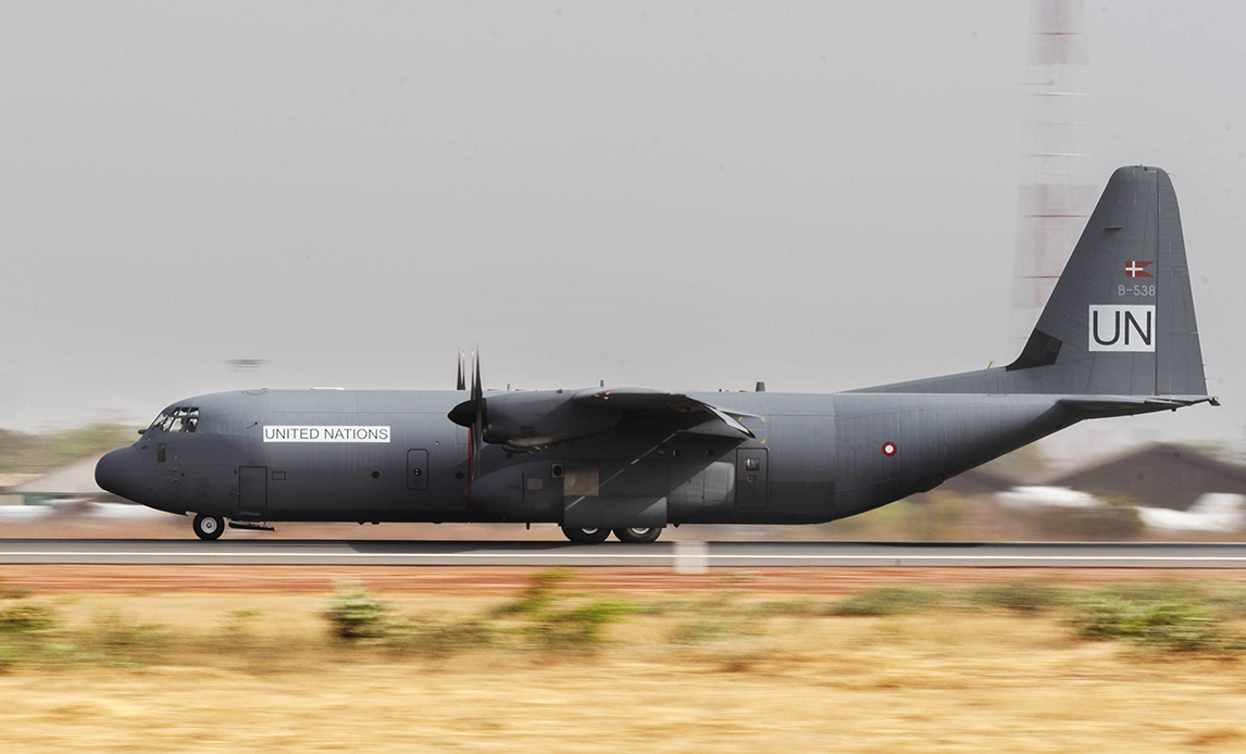 Det danske C-130J Hercules transportfly i Mali under take-off fra Bamako lufthavn i februar 2020.