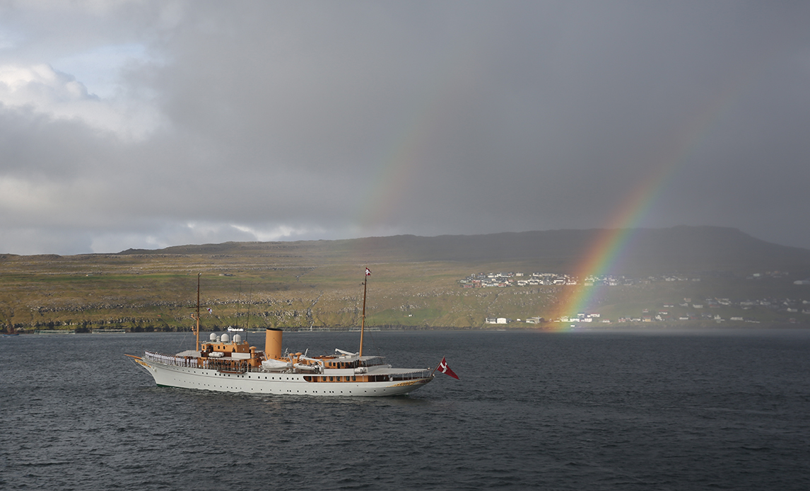 Foto fra kongeskibet Dannebrogs besøg på Færøerne i august 2016.