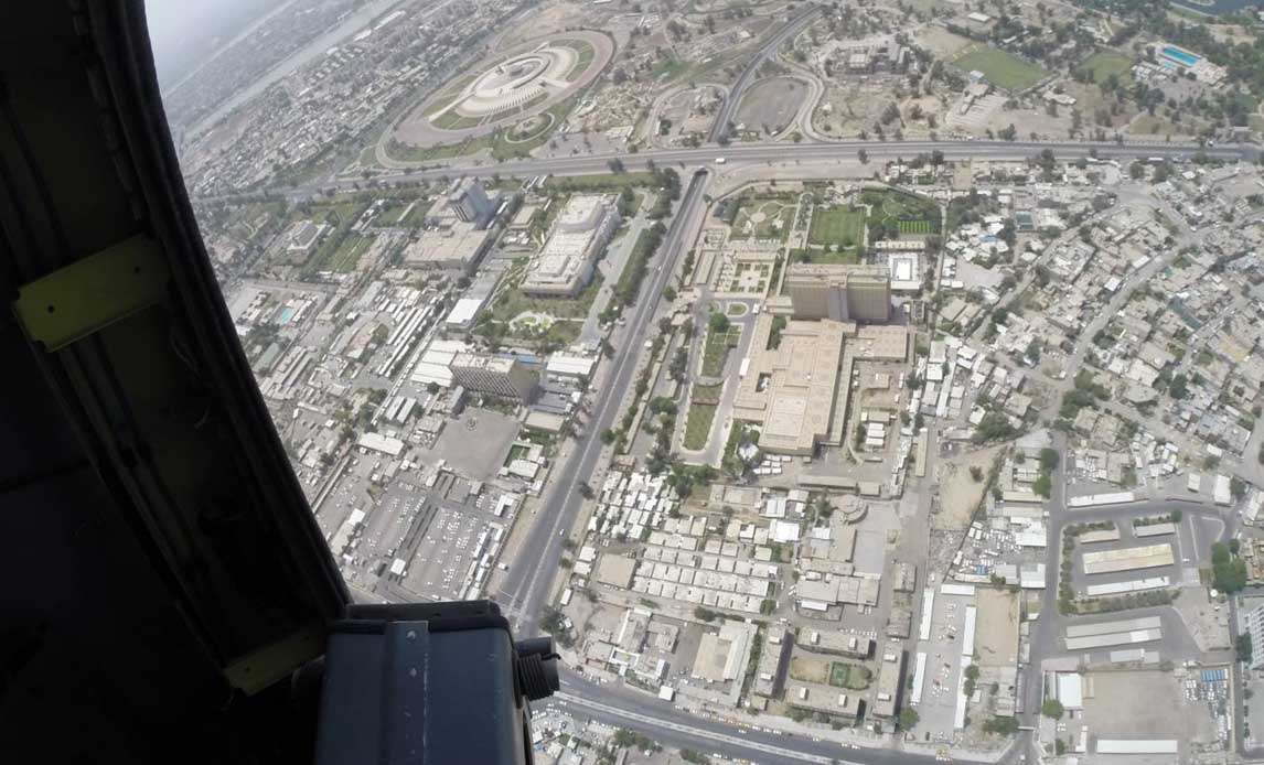 Helikopter i luften over Bagdad.