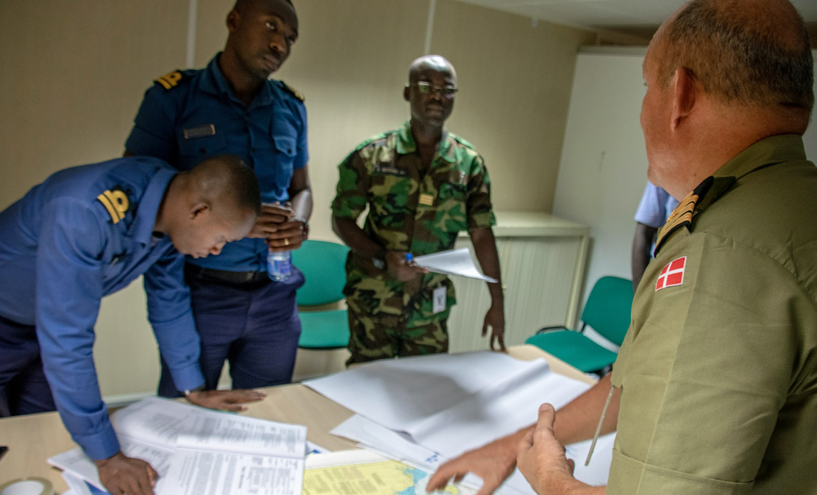 Søværnet underviser officerer fra kyststaterne i Guineabugten.