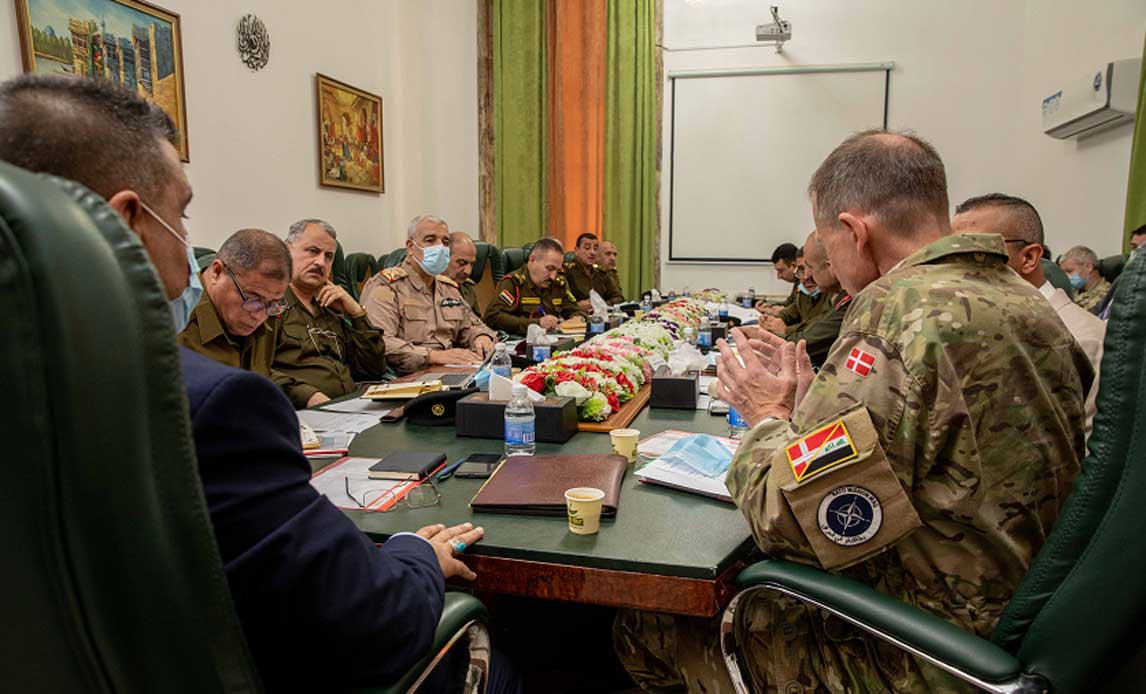 Den danske chef for NATOs rådgivningsmission i Irak mødes med irakiske samarbejdspartnere.