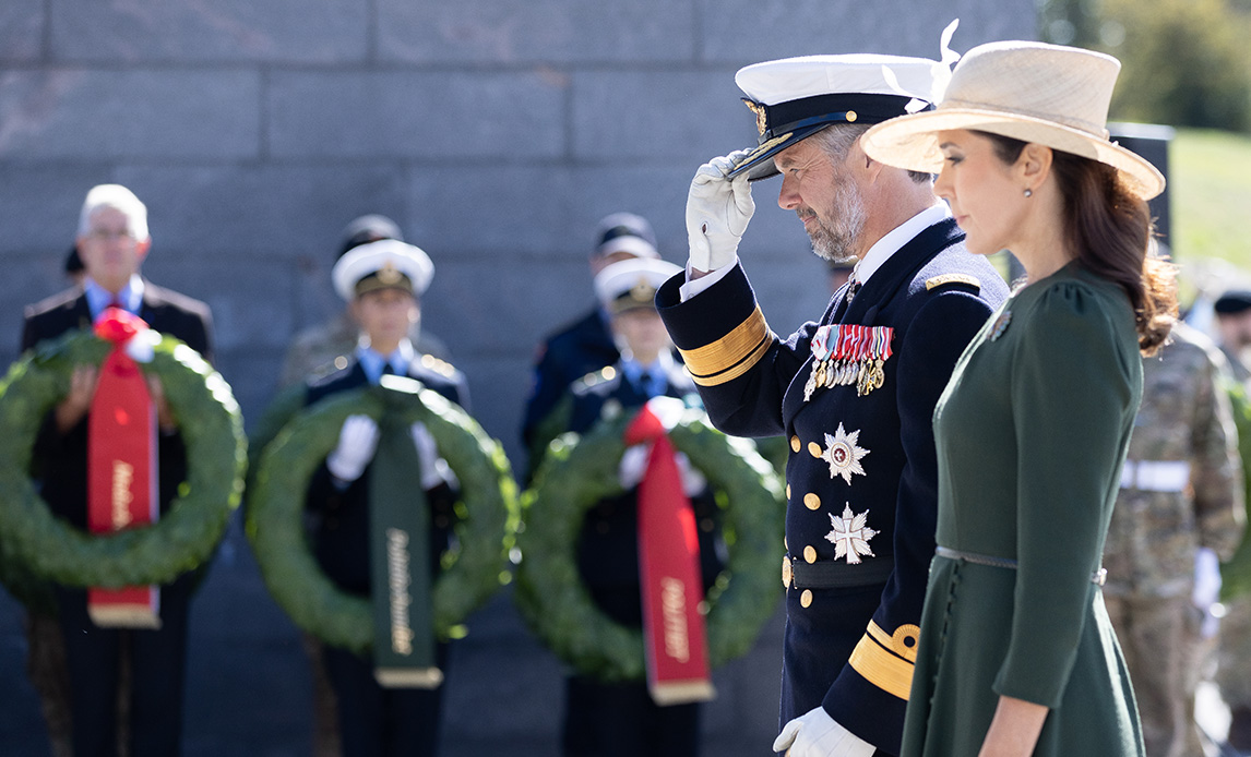 Kronprinsparret til ceremoni i Kastellet