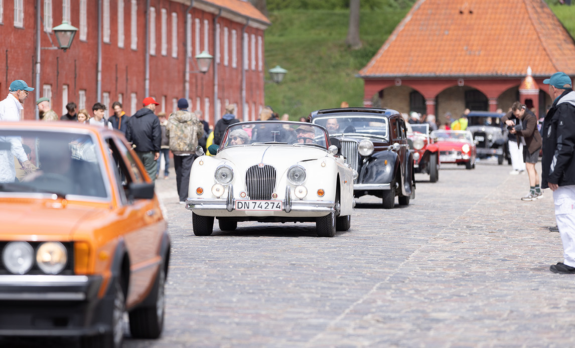 Flere hundrede veteranbiler samlet i Kastellet til Forårsmønstring af veteranbiler den første søndag i maj