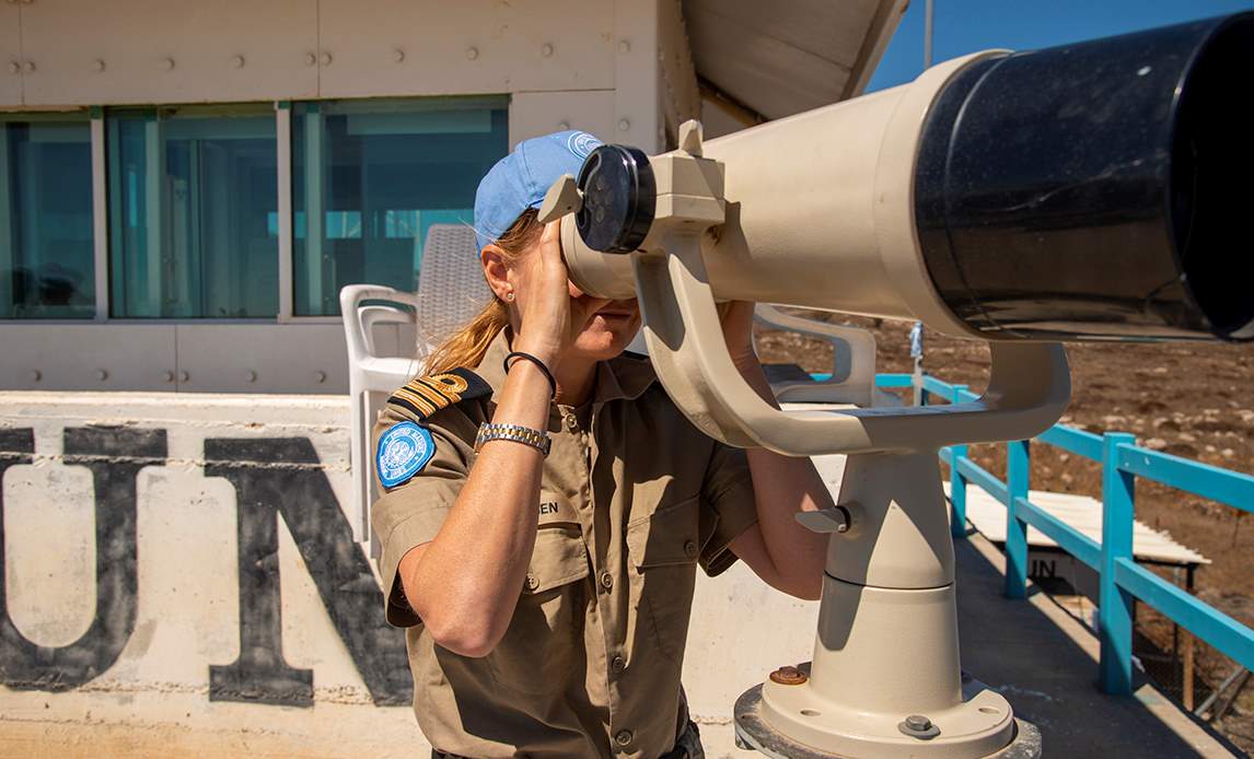 Dansk officer observerer på grænsen mellem Israel og Libanon