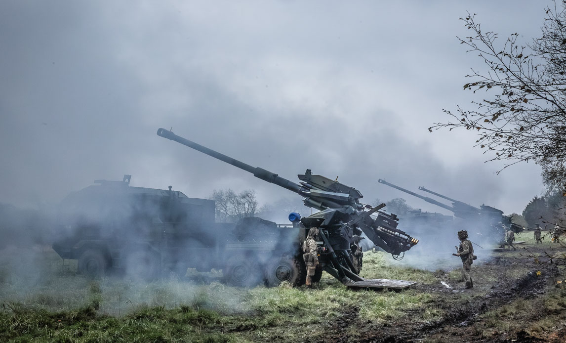 Skarpskydninger med ATMOS 155m haubits.