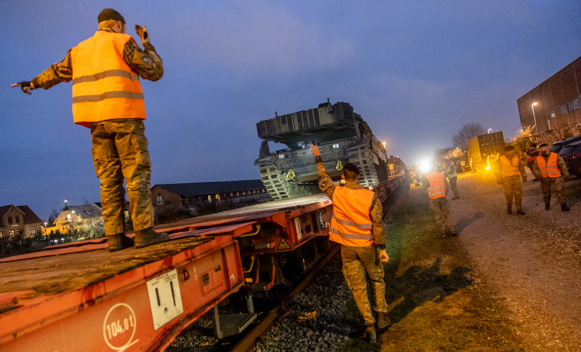 Kampvogne losses af tog i Holstebro