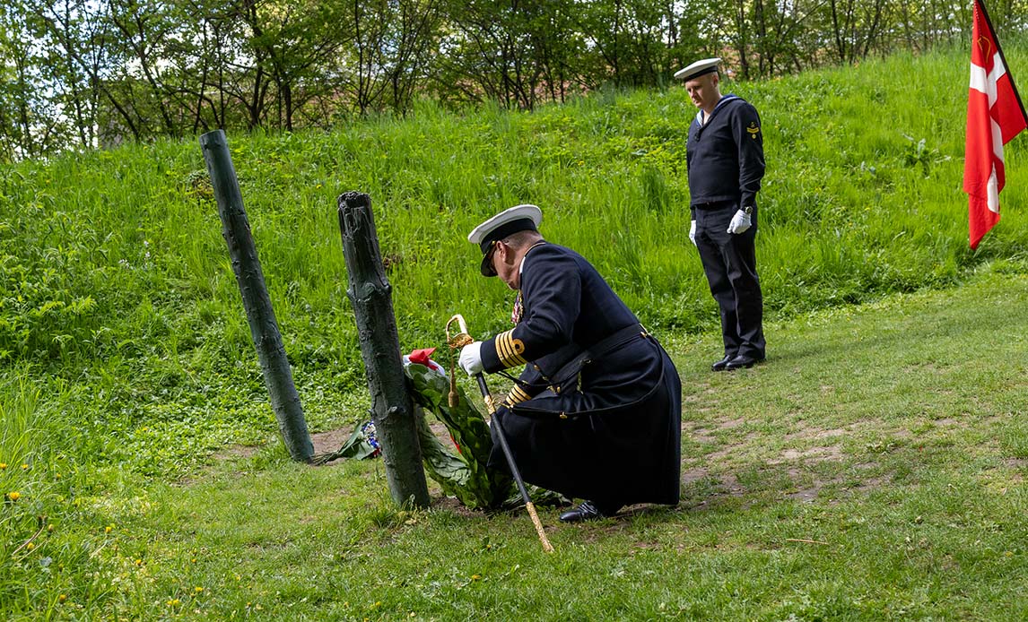 Kranselægning ved henrettelsespladsen i Mindelunden