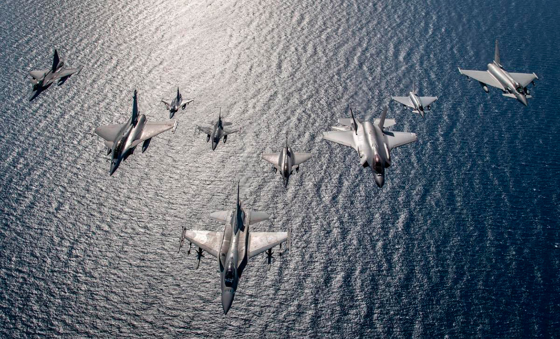 kampfly i formation
