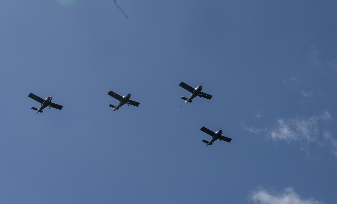 Fire T-17 fly overfløj Hvidsten