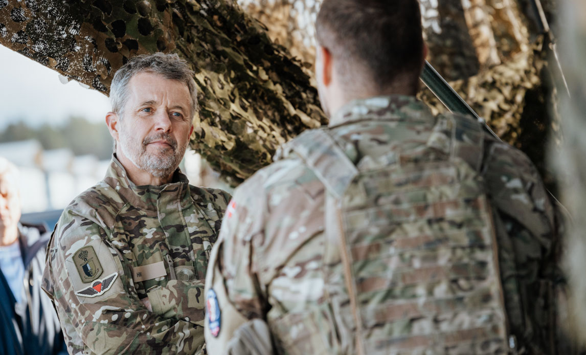 Kongen samtale med soldat i Letland