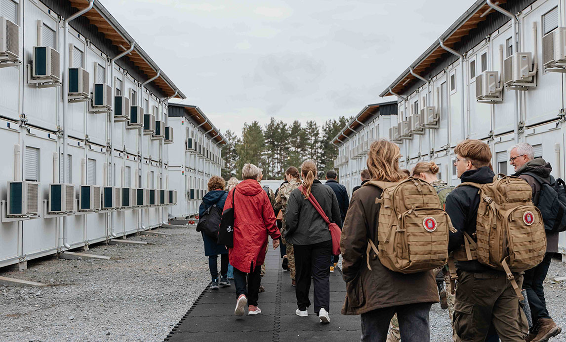 Advisory Board for frivillighed og ligestilling har været forbi de danske udsendte i Letland, hvor de tager konkrete erfaringer med hjem fra besøget.