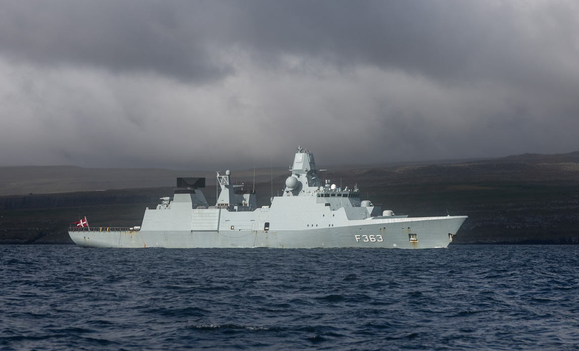 Fregatten Niels Juel ved Færøerne.