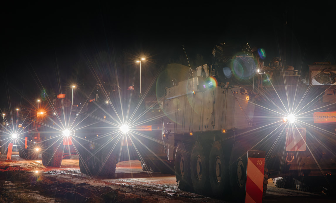 Kampbataljonens køretøjer kører mod det østlige Letland som første led i øvelse Resolute Warrior.