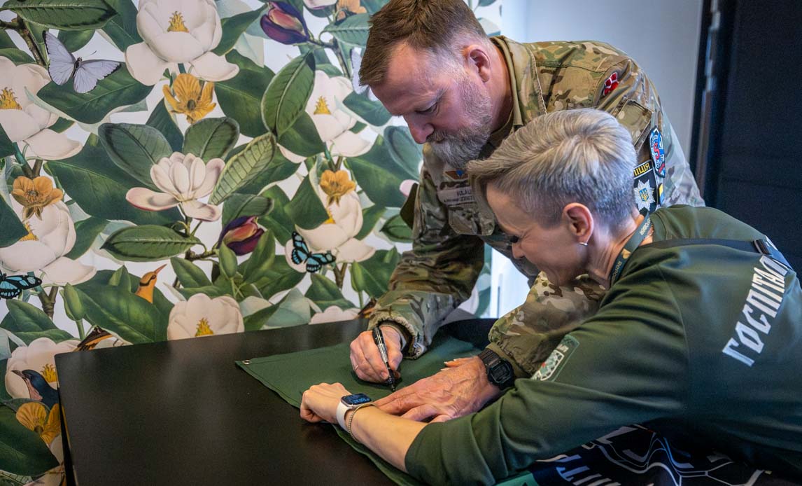 signering af flag fra ukrainsk forsvar