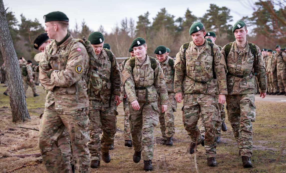 Værnepligtige på vej til karrieredag