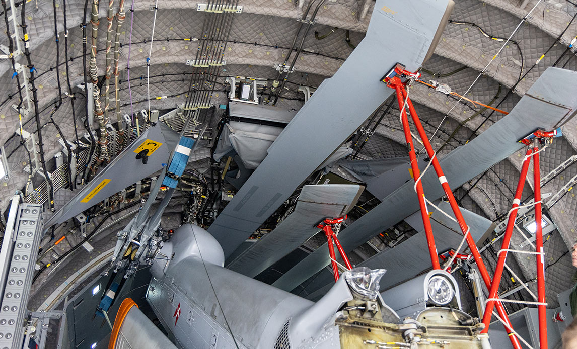 Med hjælp fra fransk luftvåben blev en dansk Seahawk-helikopter i forrige uge transporteret med fly fra Karup til Keflavik i Island. Formålet var at træne en mere effektiv flytning af den maritime helikopterkapacitet sammen med NATO-allierede.