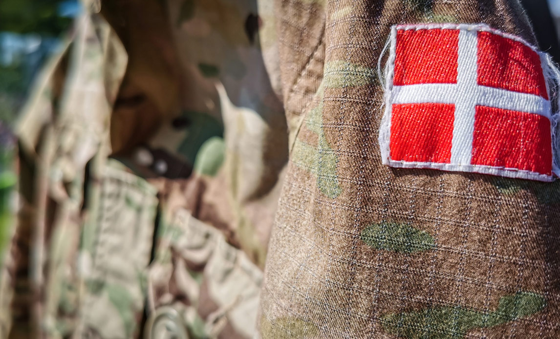 MTS uniform med påsyet Dannebrog.