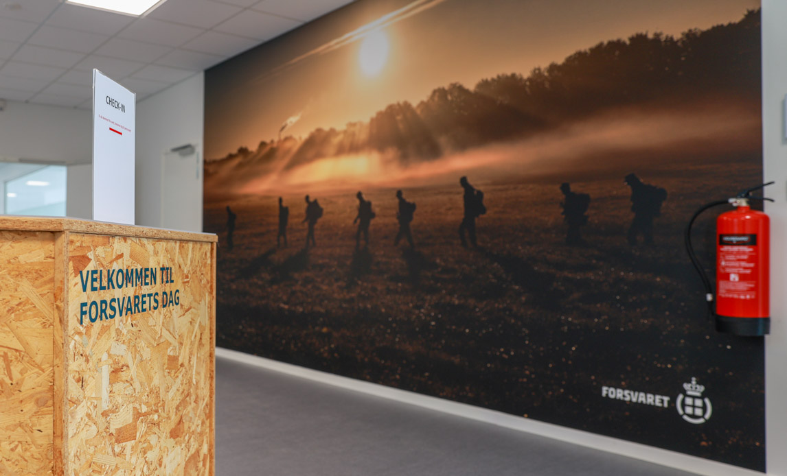 Indgangsparti ved et af de nye centre for Forsvarets Dag.