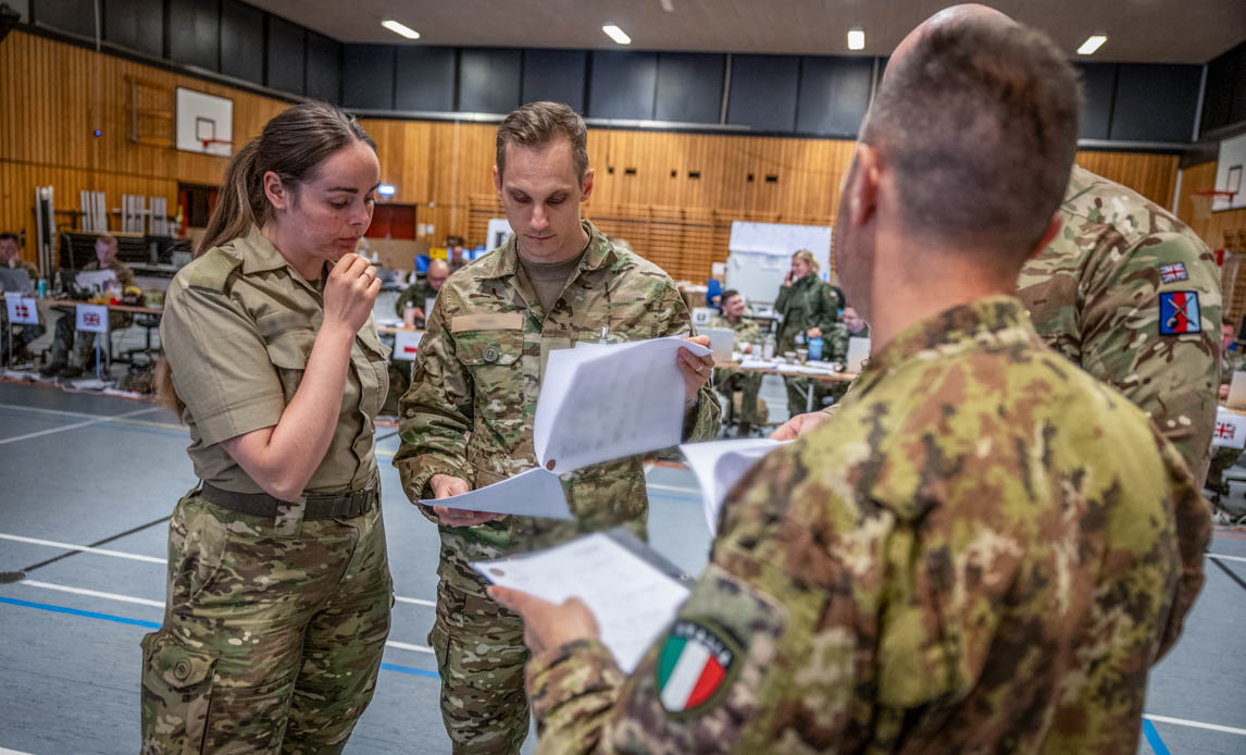 soldater til cbrn-øvelse i skive