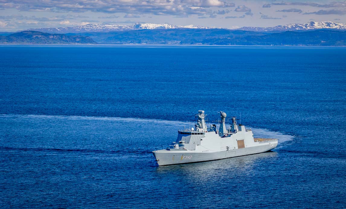 Fregatten Esbern Snare set fra luften