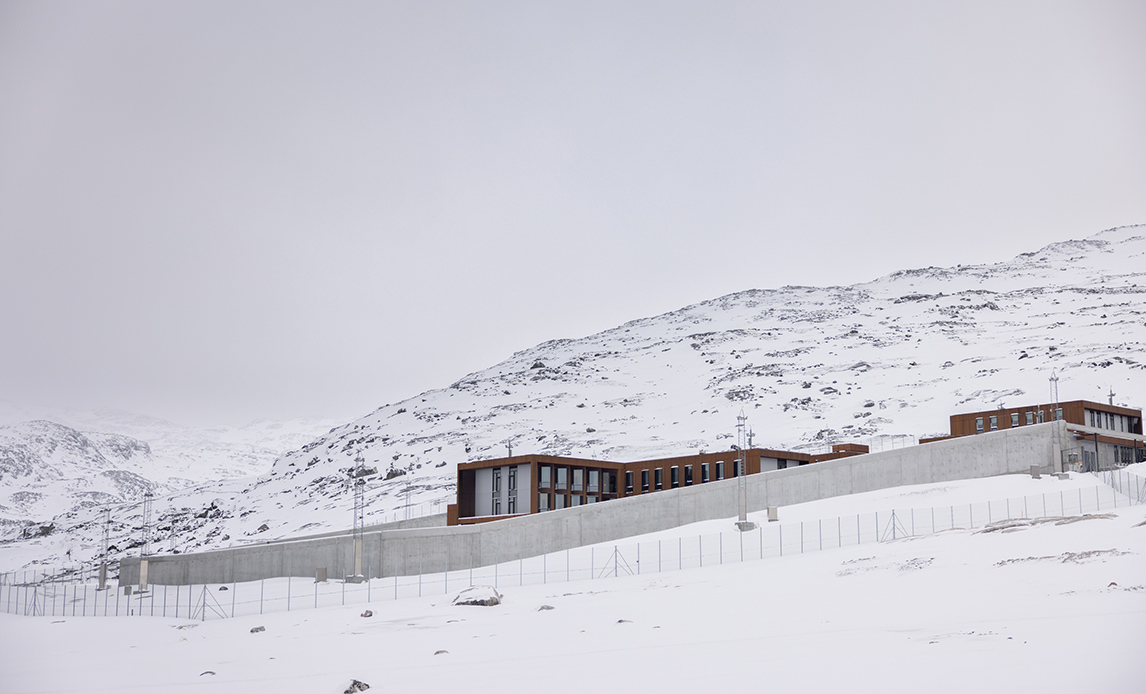 Anstalten for Domfældte i Nuuk er den største af de i alt seks anstalter i Grønland. Den arkitekttegnede anstalt blev indviet i 2019. Foto: Kriminalforsorgen i Grønland