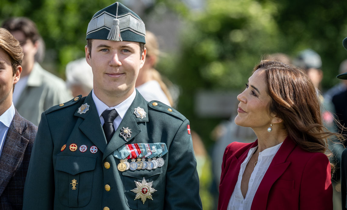 Kronprins Christian og Dronning Mary ved udnævnelsesparade i 2026