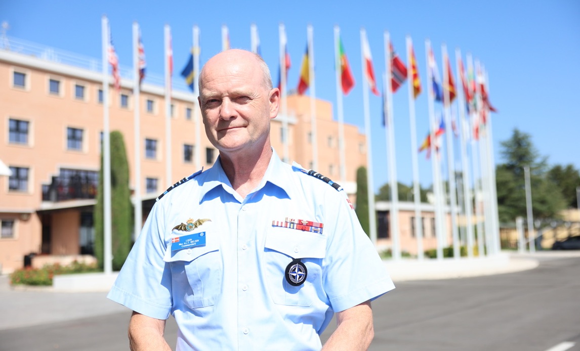 Generalløjtnant Max A. L. T. Nielsen foran NATO Defense College