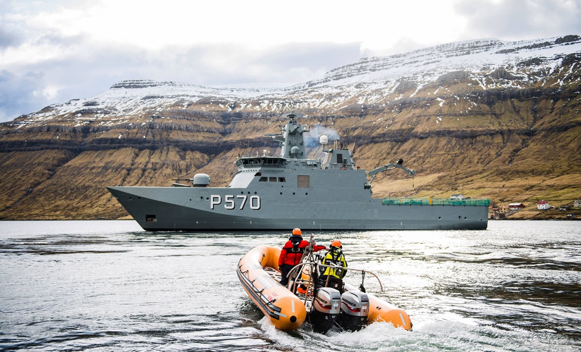 HDMS Knud Rasmussen ved Grønland
