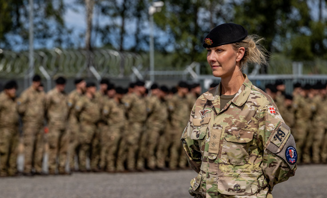 Chefen for den danske kampbataljon, oberstløjtnant Karina Wøbbe, takkede soldaterne på Hold 2b for deres indsats og ønskede dem en god rejse hjem til Danmark.