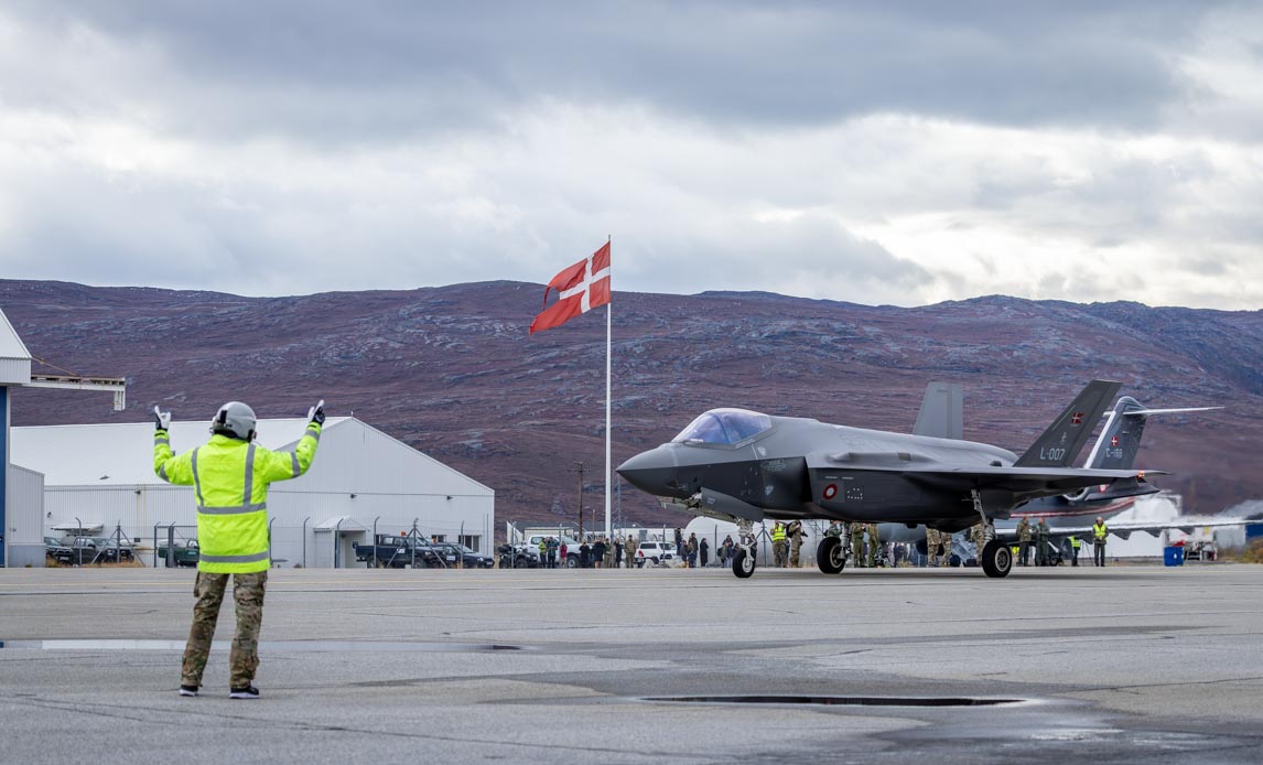 Danske F-35 ankommer til Kangerlussuaq.