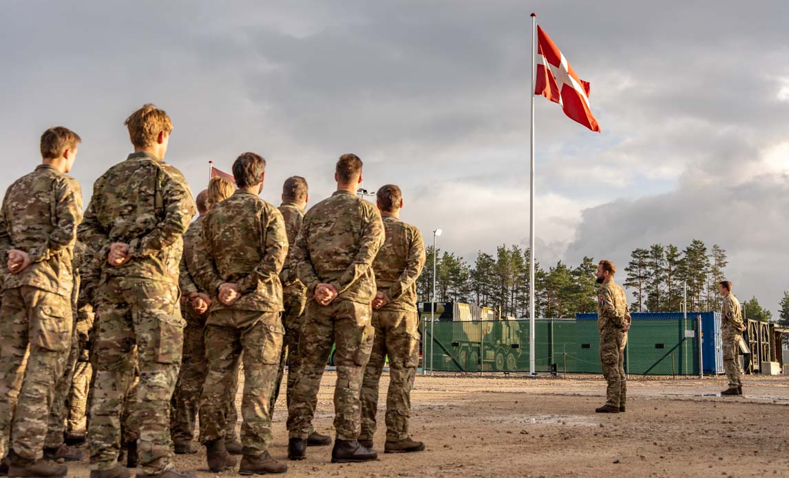 Den danske kampbataljon i Letland har markeret flagdagen med en parade